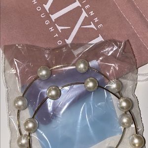 Hoop earring with faux pearls